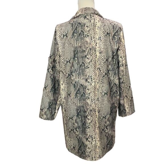 Women’s Snakeskin Pattern 2 Button Pea Coat Shoulder Pads Made in Italy Size 12 - Picture 4 of 7